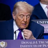 Trump opet zaprijetio ratom, ali i pozdravio goste kojih nema: 'Kosovo, Srbija, ustanite!'