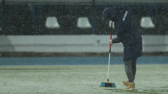 Nevjerojatne scene iz Osijeka: Metlama čistili snijeg