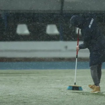Nevjerojatne scene iz Osijeka: Metlama čistili snijeg