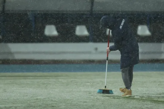 Nevjerojatne scene iz Osijeka: Metlama čistili snijeg