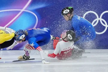 Stra&scaron;ne scene: Bri&scaron;e se krv s leda, klizaljka joj prerezala lice, dvorana zanijemila