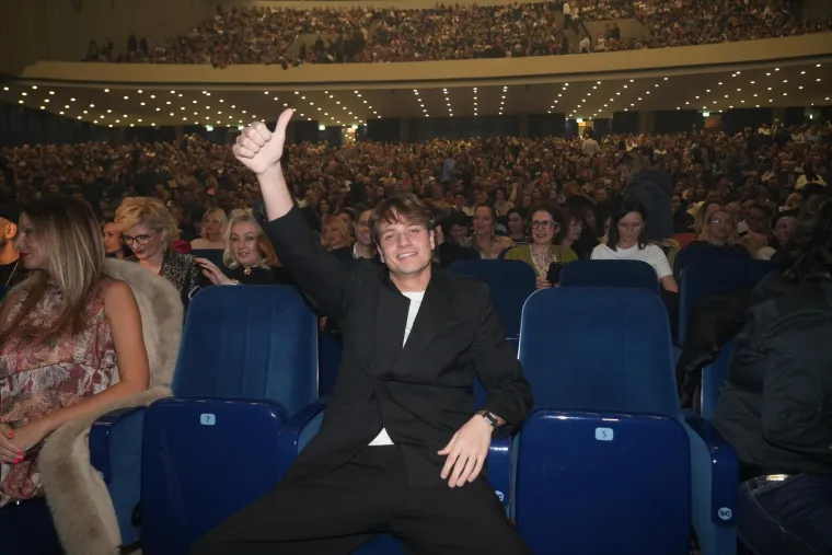 Nina Badrić priredila spektakl u Beogradu: Pogledajte kakvu je kremu regije okupila!