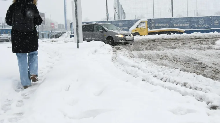 Kaos zbog snijega u Varaždinu: Autobus sletio s ceste, stabla padala na aute! Mnogi i dalje bez struje