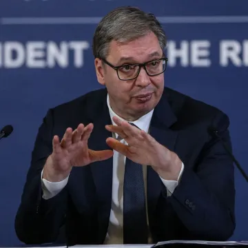 Vučić u očaju, nakon litija i Srbiju nudi na dlanu: 'Uskoro će nuditi manje važne prijatelje'