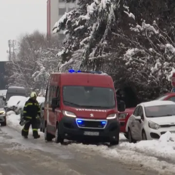 Nevrijeme od sjevera do juga! Pokidana stabla, 5000 ljudi bilo bez struje: Evo kakvo je stanje na terenu