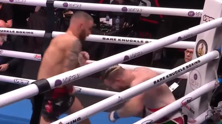 Neporaženi borac pokazuje sirovu snagu &scaron;aka: Nakon ovakvog udarca nema ustajanja