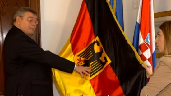 Zemlja reda, discipline i preciznosti: Otkrili smo tko smije koristiti zastavu s orlom