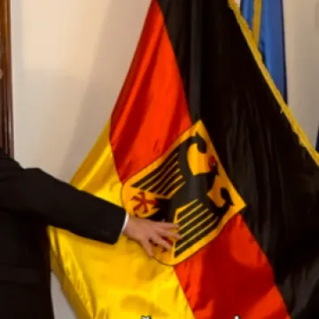 Zemlja reda, discipline i preciznosti: Otkrili smo tko smije koristiti zastavu s orlom