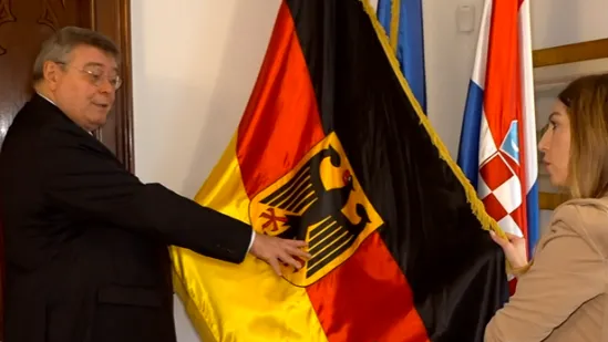 Zemlja reda, discipline i preciznosti: Otkrili smo tko smije koristiti zastavu s orlom