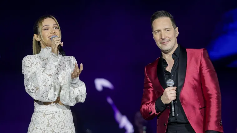 Tko je pjevačica koja je odu&scaron;evila Arenu? Bila u vezi s kolegom, a danas ljubi zgodnog policajca