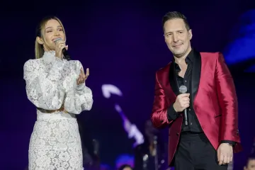 Tko je pjevačica koja je odu&scaron;evila Arenu? Bila u vezi s kolegom, a danas ljubi zgodnog policajca