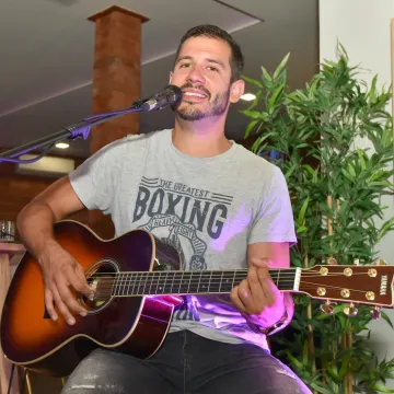 Tko je brineta koja je osvojila srce Borisa Rogoznica? Javili se romantičnom objavom iz Italije