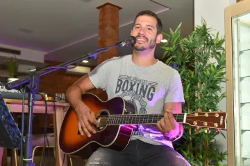 Tko je brineta koja je osvojila srce Borisa Rogoznica? Javili se romantičnom objavom iz Italije