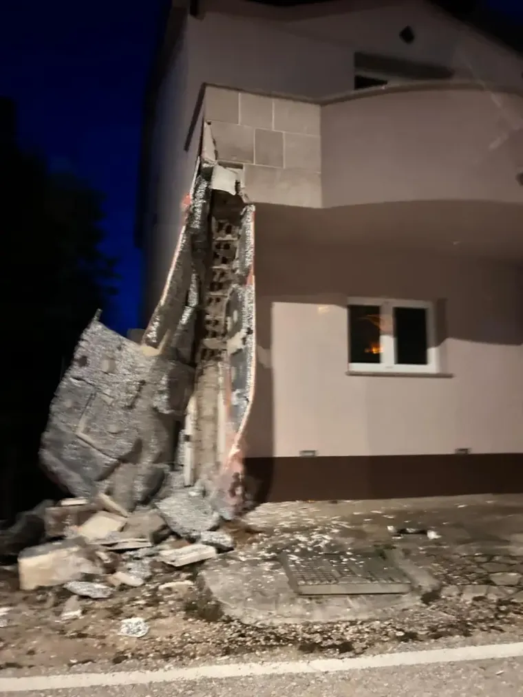 Zabio se autom u kuću usred noći pa od&scaron;etao! Pogledajte &scaron;tetu koja je nastala