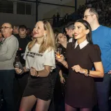 Legice u minicama zasjenile nastup: Plavu&scaron;a i crnka ukrale show na koncertu The Frajli u Osijeku