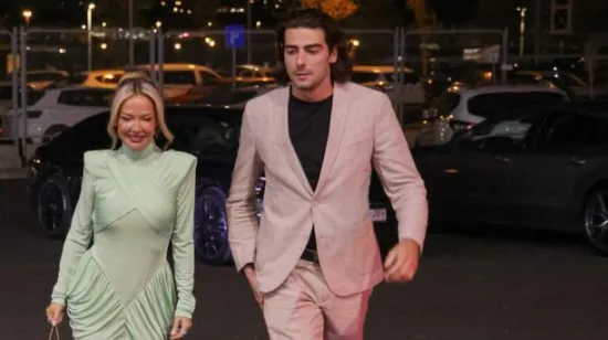 Zaljubljeni par pro&scaron;etao Parizom kao modnom pistom, pratitelji poručili: '&Scaron;ime zna kako uživati'