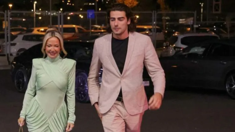 Zaljubljeni par pro&scaron;etao Parizom kao modnom pistom, pratitelji poručili: '&Scaron;ime zna kako uživati'