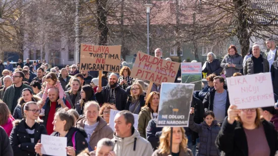 Željava kao kamp za migrante? Bijesni Ličani prosvjedovali: 'Pa mi živimo 12 mjeseci od turizma'