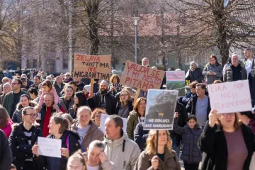 Željava kao kamp za migrante? Bijesni Ličani prosvjedovali: 'Pa mi živimo 12 mjeseci od turizma'