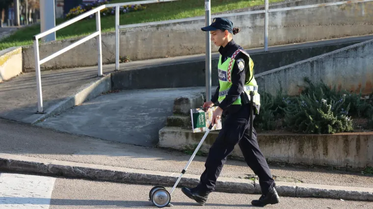Opako se napio, sjeo u auto i stisnuo gas pa se zabio u drugi auto zaustavljen na semaforu