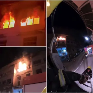 Stra&scaron;an požar buknuo u zgradi: Vatrogasci objavili snimku opasne intervencije