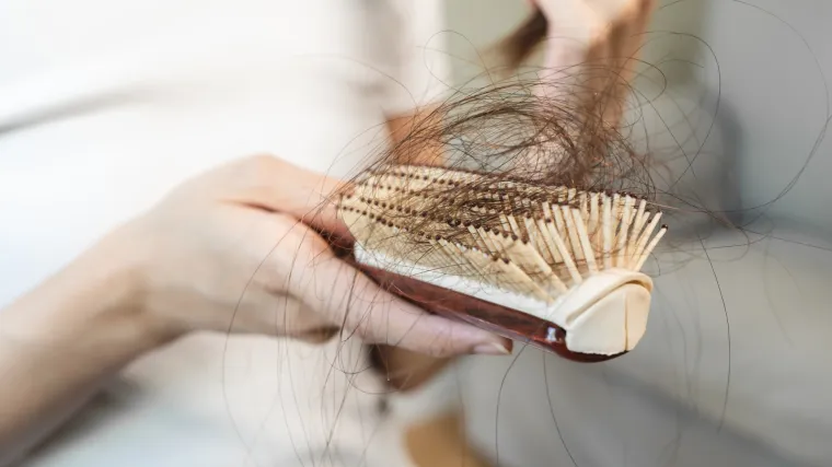 Liječnica mislila da gubi kosu zbog stresa: 'Rad sa ženama potaknuo me da provjerim svoju krv'