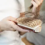 Liječnica mislila da gubi kosu zbog stresa: 'Rad sa ženama potaknuo me da provjerim svoju krv'