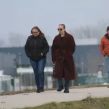 Zimski look koji osvaja: U prelo&scaron;koj Marini nema tko se nije okrenuo za plavu&scaron;om u smeđem kaputu