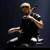 Nema odmora! Stjepan Hauser objavio snimku kako svira violončelo dok biciklira na moru