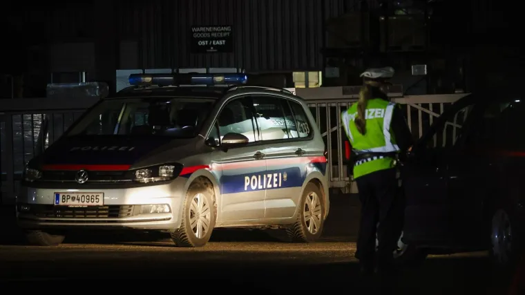 Tinejdžerica (14) na smrt izbola nepoznatu ženu pa policiji pokazala snimku ubojstva