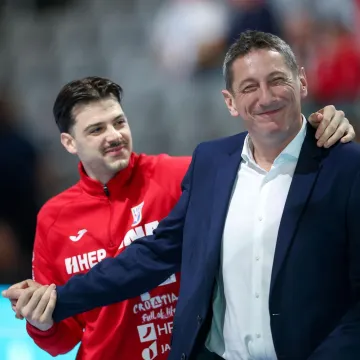 Znate li s čime se bavi Džomba? 'Ni&scaron;ta od rukometa&scaron;a. Treba se hvatati nogometa&scaron;a'