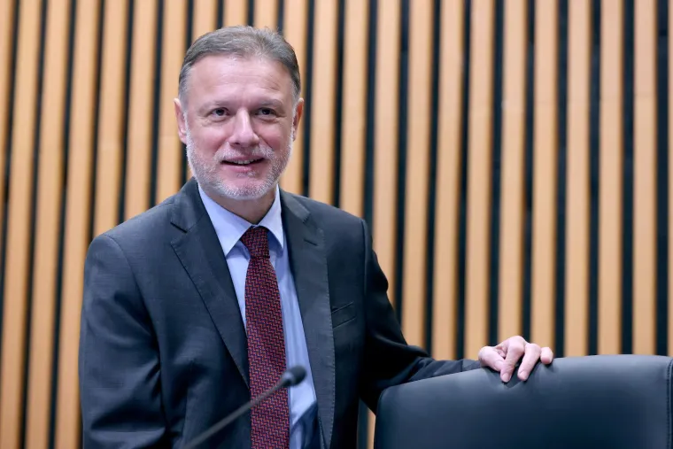 Kaos u Saboru nakon Dalijinog govora, pogledajte snimku: 'To ne bi pojeo pas s maslom'