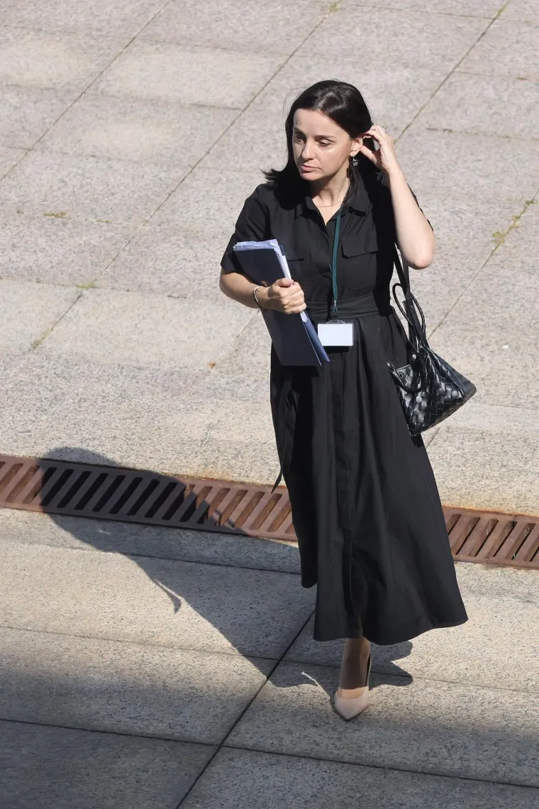 &Scaron;minka se u autu, kosu pegla kod kuće: Ovakvu ministricu Vučković rijetko imate priliku vidjeti