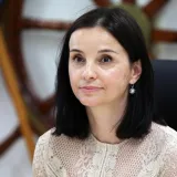 &Scaron;minka se u autu, kosu pegla kod kuće: Ovakvu ministricu Vučković rijetko imate priliku vidjeti