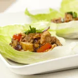 Piletina na posteljici od hrskave salate: Brz i zdrav ručak gotov za 20 minuta