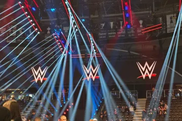 Ludilo u SAD-u: Američki hrvač nogom opalio gledateljicu po licu