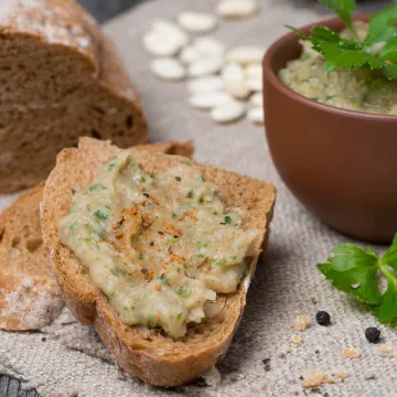 Zaboravite avokado: Ovaj jeftini namaz novi je hit recept za doručak