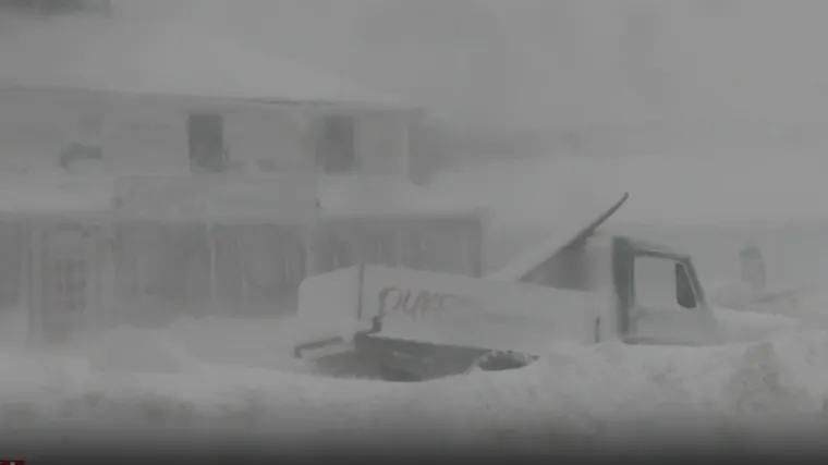 Ovo je brutalna zimska oluja: 'Znam da ne volite sjediti, ali tražim da upravo to učinite'