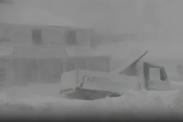 Ovo je brutalna zimska oluja: 'Znam da ne volite sjediti, ali tražim da upravo to učinite'