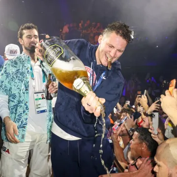 Američki hokeja&scaron;i slavili kao rock zvijezde: Spektakularni doček u Miamiju nakon zlata