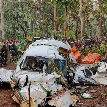 Uznemirujuće snimke: Medicinski avion koji je prevozio opečenu žrtvu sru&scaron;io se u &scaron;umu