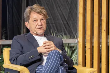 Dramatičan trenutak u kafiću: Slavni glumac izgubio živce nakon provokacija tiktokera