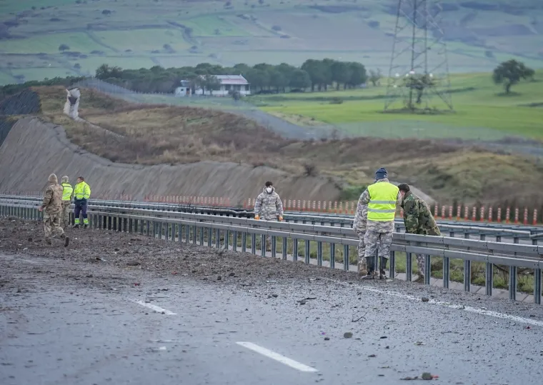 Sru&scaron;io se borbeni zrakoplov F-16, pilot poginuo: Objavljene fotografije s mjesta tragedije