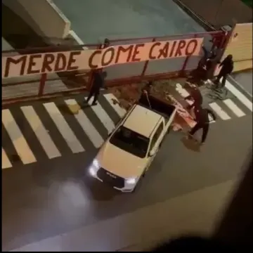 Navijači Torina izgubili strpljenje: Transparent i &lsquo;izmet&rsquo; za upravu &scaron;okirali Italiju