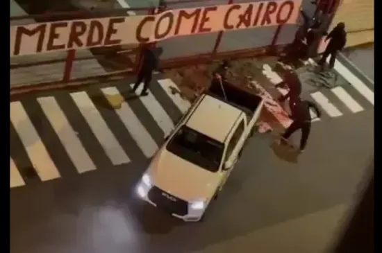 Navijači Torina izgubili strpljenje: Transparent i &lsquo;izmet&rsquo; za upravu &scaron;okirali Italiju