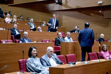 Nesvakida&scaron;nje scene u Saboru, kamere sve snimile: 'Najiskrenije se ispričavam'