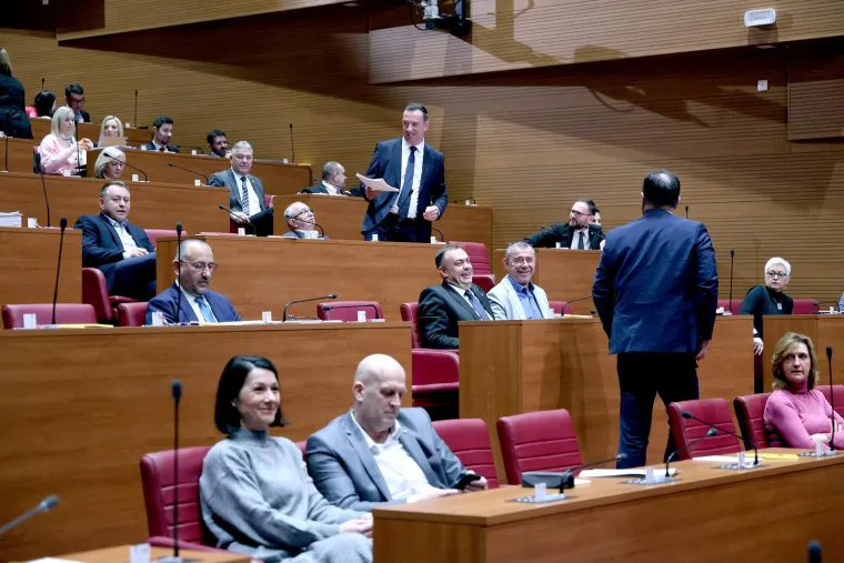 Nesvakida&scaron;nje scene u Saboru, kamere sve snimile: 'Najiskrenije se ispričavam'