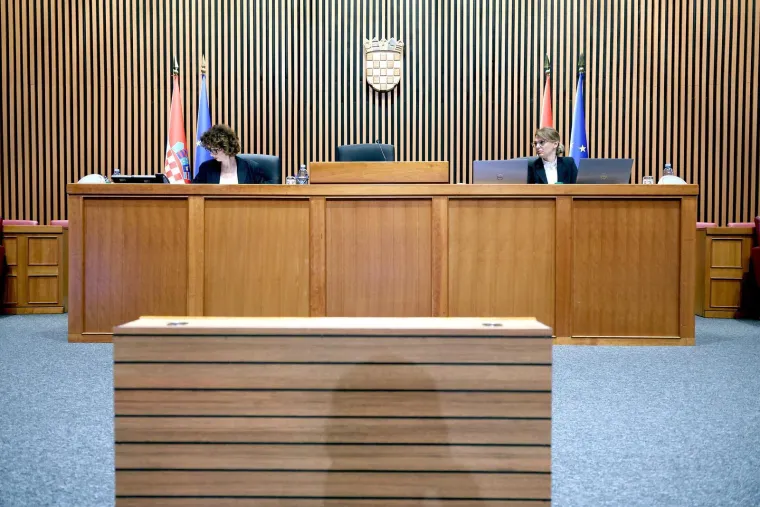 Nesvakida&scaron;nje scene u Saboru, kamere sve snimile: 'Najiskrenije se ispričavam'