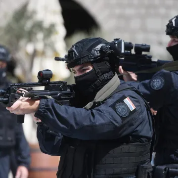 Opasni tip iz Srbije uhićen u Osijeku, objavljeno &scaron;to je radio: 'Klekni i ne gledaj me!'