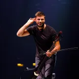 Jeste li ikad čuli da netko vozi bicikl po moru i svira? Evo kako to radi Stjepan Hauser